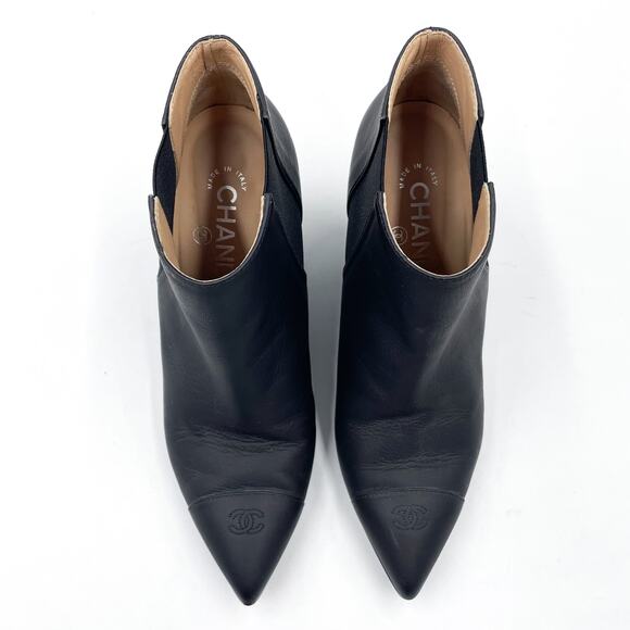 Chanel Wedge Booties Black Leather CC Logo Chain Pointed Ankle Sz 37.5 / 7.5 - Picture 2 of 11